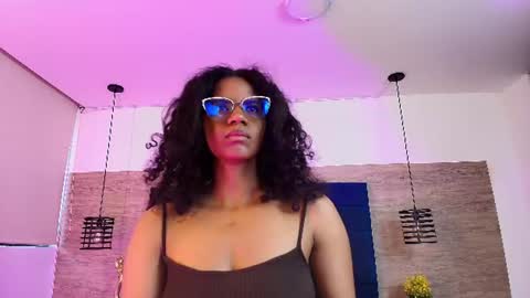 Snapshot of elliee_alves chatting on June 2026 05:57:01 PM elliee_alves online show from June 2026 05:57:01 PM