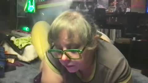 Snapshot of ellielouise11 chatting on October 2025 09:43:02 PM Ellie Louise online show from October 2025 09:43:02 PM