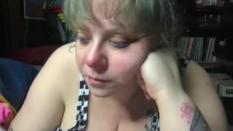 Snapshot of ellielouise11 chatting on November 2025 08:31:01 PM Ellie Louise online show from November 2025 08:31:01 PM