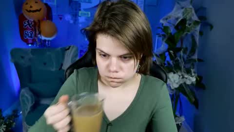 Snapshot of elliemurler chatting on October 2025 09:06:02 AM elliemurler online show from October 2025 09:06:02 AM