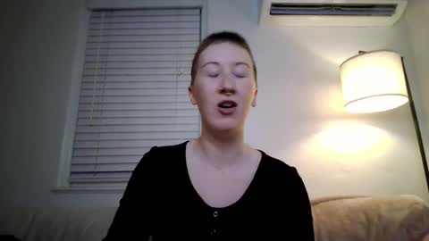 Snapshot of ellierowyn chatting on November 2025 02:44:02 AM Ellie Rowyn online show from November 2025 02:44:02 AM