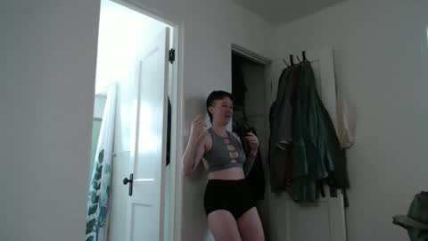 Ellie Rowyn online show from April 2026 06:45:02 PM