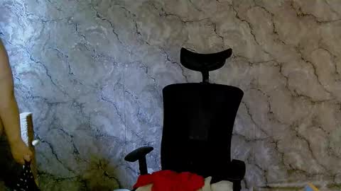 Ellie online show from October 2025 05:06:02 AM