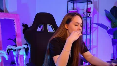 Elin online show from March 2026 03:04:02 PM