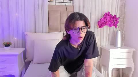 Snapshot of elliot_walker chatting on February 2026 08:51:02 PM online show from February 2026 08:51:02 PM