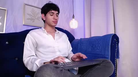 Snapshot of elliotazer chatting on January 2026 11:32:02 PM Elliot online show from January 2026 11:32:02 PM