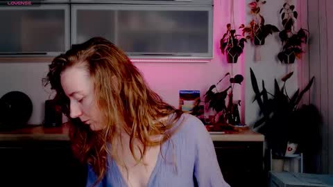 elly_helly online show from December 2025 08:25:02 PM