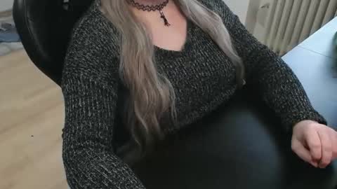 Elly online show from October 2025 01:36:03 PM