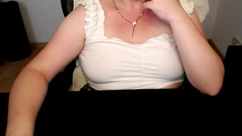 Elly online show from June 2026 06:53:02 PM