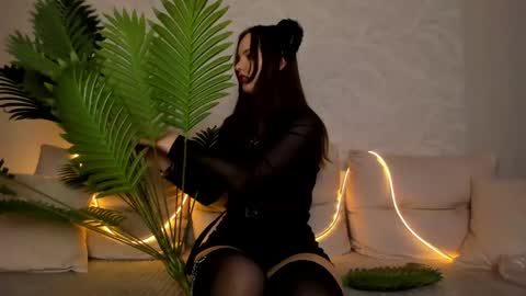 ellymoneyz online show from April 2026 03:40:02 PM