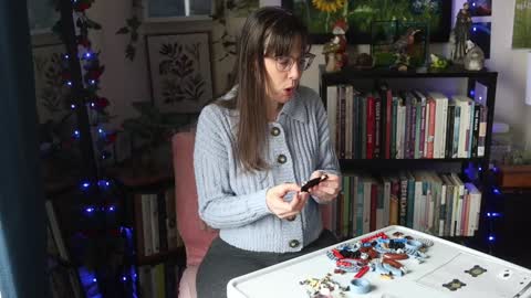 Elly Naomi online show from March 2026 04:47:01 PM