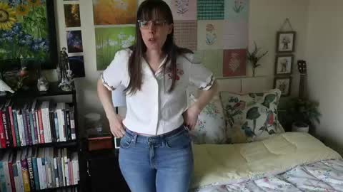 Elly Naomi online show from May 2026 05:18:01 PM