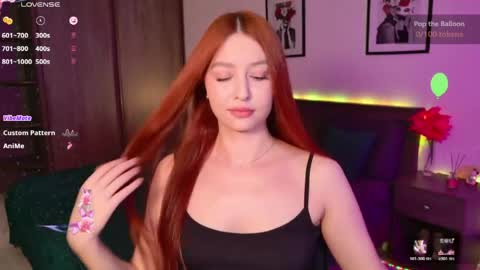 Snapshot of ellypeach chatting on May 2026 11:39:02 AM EllyPeach online show from May 2026 11:39:02 AM