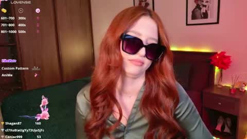 Snapshot of ellypeach chatting on May 2026 03:17:01 PM EllyPeach online show from May 2026 03:17:01 PM