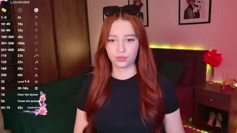 Snapshot of ellypeach chatting on May 2026 11:38:02 AM EllyPeach online show from May 2026 11:38:02 AM