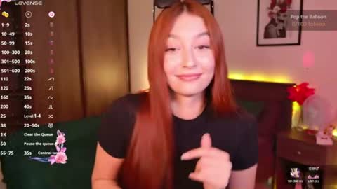 Snapshot of ellypeach chatting on June 2026 11:31:01 AM EllyPeach online show from June 2026 11:31:01 AM