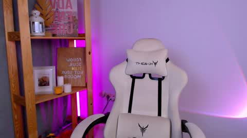 Elly online show from November 2025 02:45:02 AM