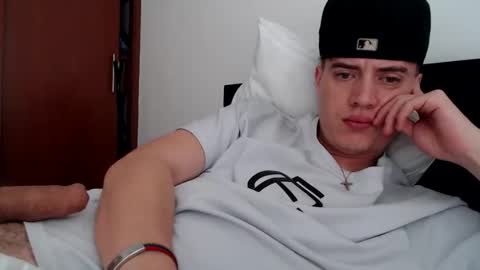 elmono33 online show from December 2024 04:14:02 PM