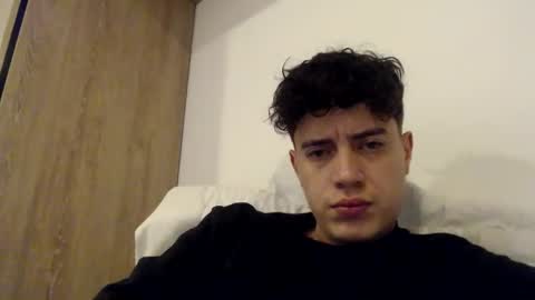 elmono33 online show from March 2025 08:25:01 PM