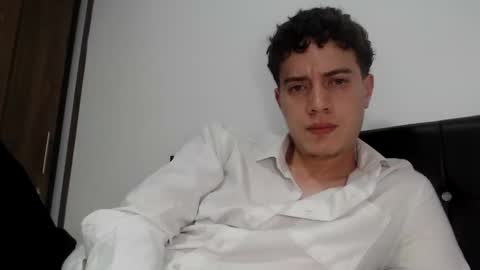 elmono33 online show from September 2025 08:20:02 PM