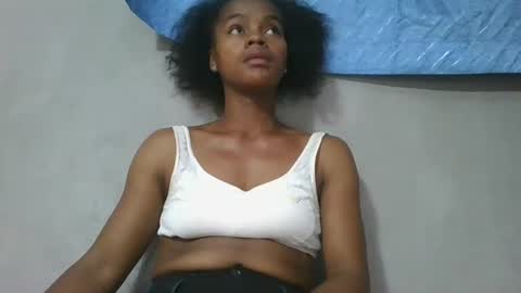 Snapshot of elodie228680 chatting on May 2026 05:46:01 AM elodie228680 online show from May 2026 05:46:01 AM