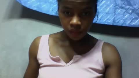 Snapshot of elodie228680 chatting on May 2026 05:02:02 AM elodie228680 online show from May 2026 05:02:02 AM
