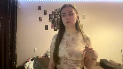 Snapshot of eloiscolins chatting on June 2026 04:45:01 PM eloiscolins online show from June 2026 04:45:01 PM