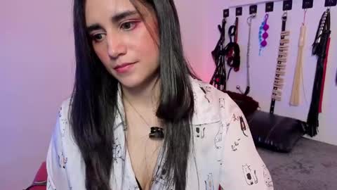 elowen_halley1 online show from April 2026 05:51:01 PM