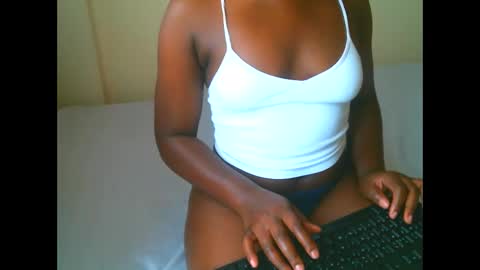 Snapshot of elphaba01 chatting on December 2025 07:27:02 AM Elphaba online show from December 2025 07:27:02 AM