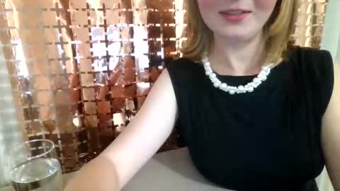 Snapshot of elsamartinez chatting on September 2025 06:21:01 PM ElsaMartinez online show from September 2025 06:21:01 PM