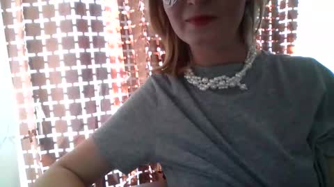 Snapshot of elsamartinez chatting on September 2025 09:13:02 AM ElsaMartinez online show from September 2025 09:13:02 AM