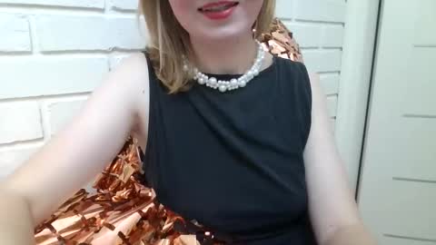 Snapshot of elsamartinez chatting on November 2025 02:18:01 PM ElsaMartinez online show from November 2025 02:18:01 PM