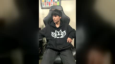 Snapshot of elsanti9q chatting on February 2026 07:04:01 AM elsanti9q online show from February 2026 07:04:01 AM