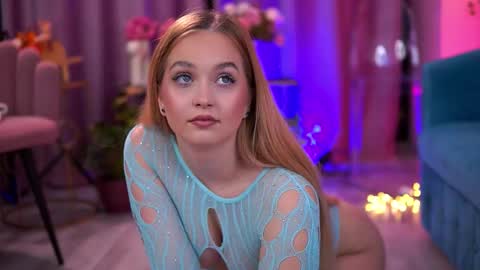 Elyssa online show from November 2025 08:18:01 PM