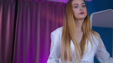 Elyssa online show from April 2026 06:53:01 PM