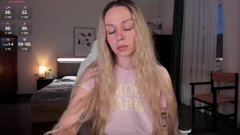 Snapshot of em_emilie chatting on October 2025 02:40:01 PM Emilie online show from October 2025 02:40:01 PM