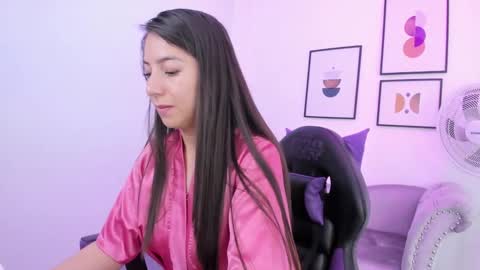 Ema louisx  online show from January 2025 01:49:01 PM