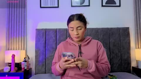 Ema online show from November 2025 10:10:02 PM