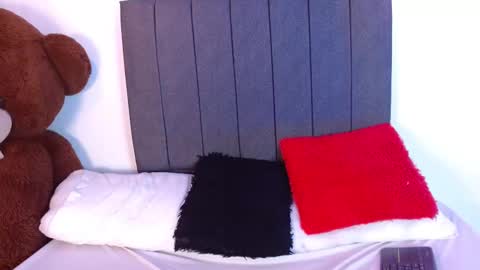 Ema Delacroix online show from December 2025 06:59:02 PM