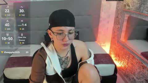 Snapshot of emahills__axelrose chatting on October 2025 10:01:01 AM emahills__axelrose online show from October 2025 10:01:01 AM