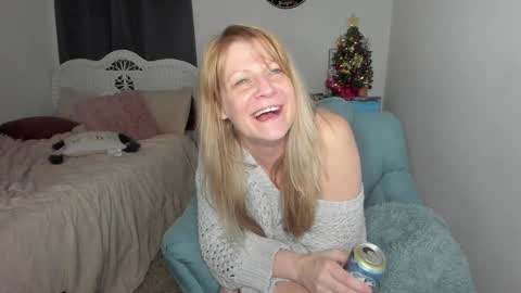 Snapshot of emberpheonixxx chatting on December 2024 06:29:02 AM Ember Pheonixxx online show from December 2024 06:29:02 AM