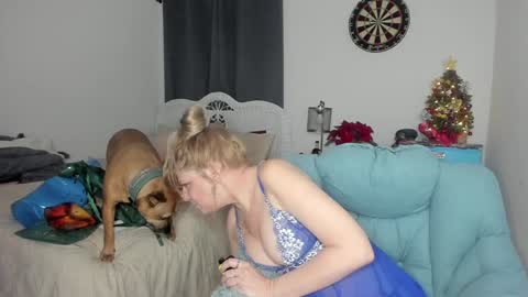 Snapshot of emberpheonixxx chatting on December 2024 03:40:01 AM Ember Pheonixxx online show from December 2024 03:40:01 AM