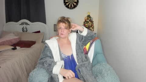 Snapshot of emberpheonixxx chatting on December 2024 06:44:01 AM Ember Pheonixxx online show from December 2024 06:44:01 AM