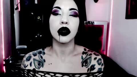 Emerald Black online show from November 2025 05:17:01 AM