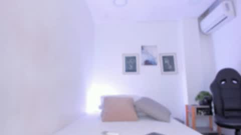 Snapshot of emelie_89 chatting on October 2025 03:29:02 PM emelie_89 online show from October 2025 03:29:02 PM