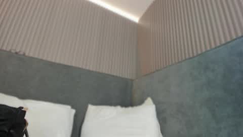 emelie_89 online show from December 2025 12:01:01 PM