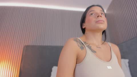 emelie_89 online show from February 2026 11:40:01 AM