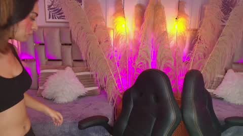 Snapshot of emelie_ch_ chatting on January 2025 01:16:02 AM Emily  online show from January 2025 01:16:02 AM