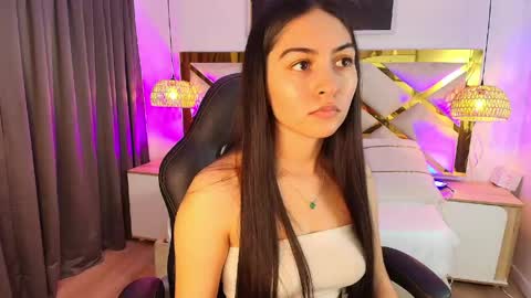 Snapshot of emelie_ch_ chatting on May 2026 07:48:01 AM Emily online show from May 2026 07:48:01 AM
