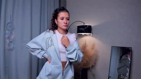 Emma online show from November 2025 01:05:02 AM